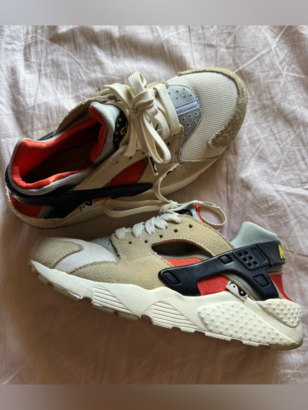 Nike Kids Huarache Low-Top Sneakers in Beige and orange